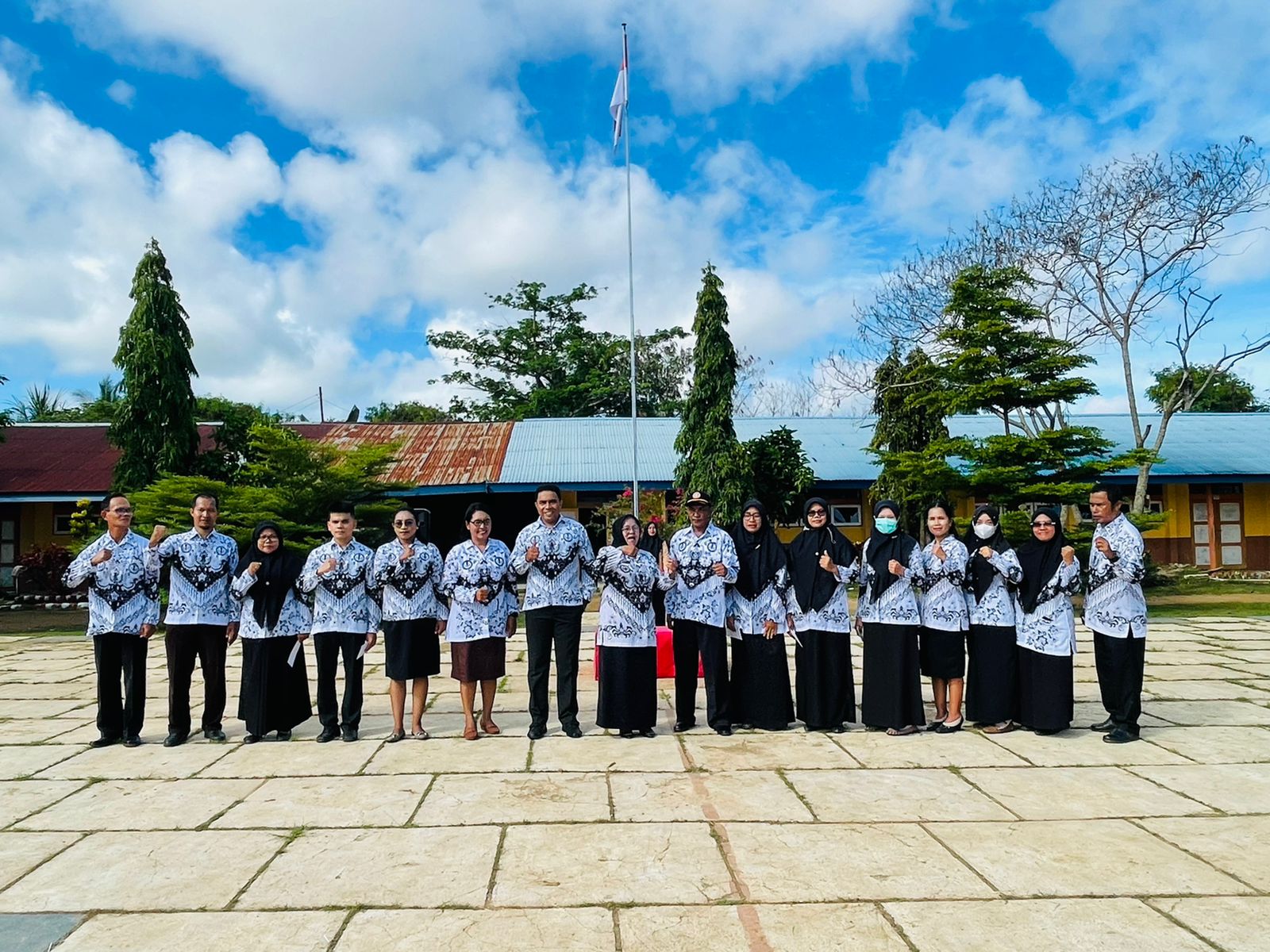peringatan-hari-guru-dan-hut-pgri-ke-77-smp-negeri-1-merauke-peduli-bencana-cianjur